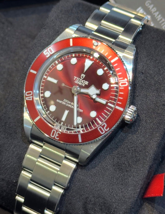 TUDOR BLACK BAY BURGUNDY