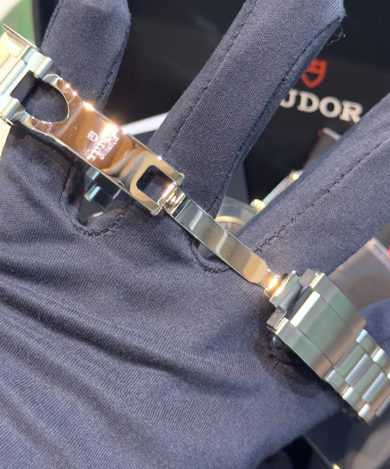 TUDOR BLACK BAY BURGUNDY