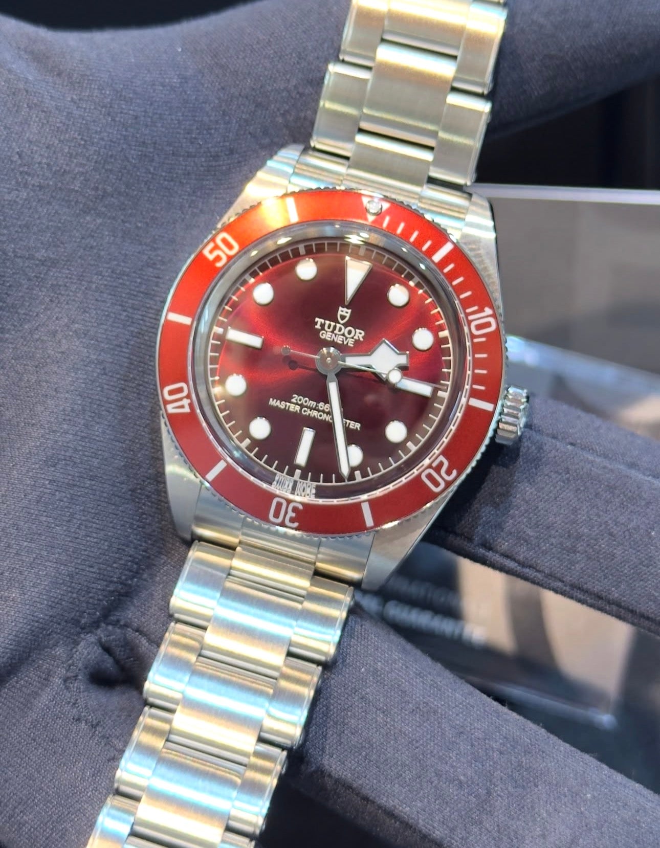 TUDOR BLACK BAY BURGUNDY
